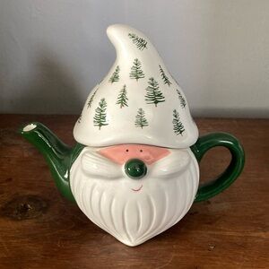 NWT- Stunning 16oz- 2 Piece-Green Gnome- White Hat Lid w/ Green 🌲 Ceramic Teapot